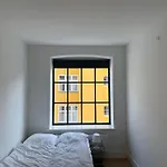 Modern & Stylish Serviced In Οντένσε