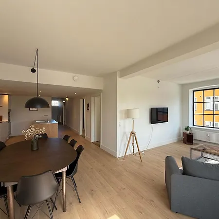 Modern & Stylish Serviced In Apartment